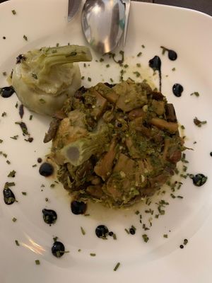 Mesclum de perrochico y alcachofas  at La Sella in Cartagena