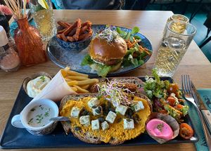 Vegan compleet & vegan avocado burger😋  at BY AMI in Rotterdam