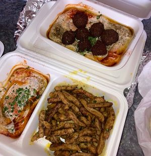 Hummus with falafel and vegan shawarma with hummus   at El Hummus in Mallorca