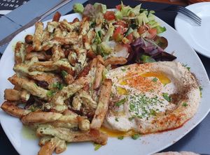 Vegan shawarma plate at El Hummus in Mallorca