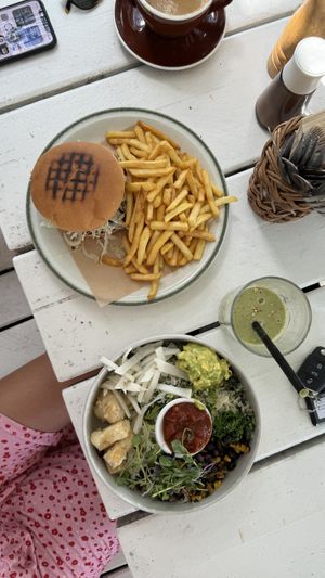 Burger and nourish bowl  at Kinsfolk in Rockhampton