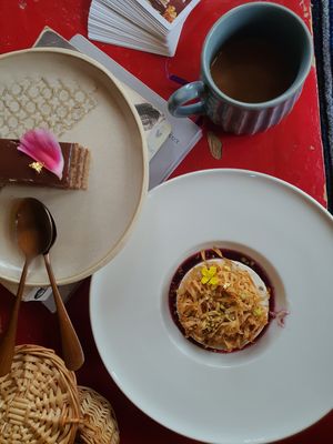 More nom nom at KaYa Cafe & Guesthouse in Stok