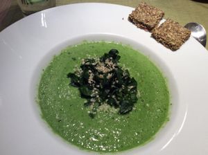 Spinat Gurken Suppe. Roh und sehr lecker. at The Beginnings - Skolas in Riga