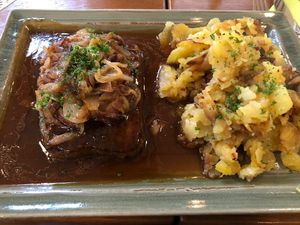 Veganer hausgemachter Zwiebelrostbraten  at Traube Hanweiler in Winnenden