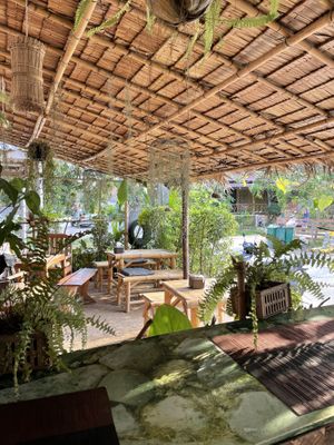 Seating   at Pait Tine Taung in Koh Phangan