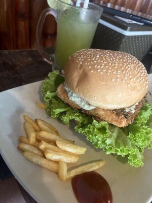 Ginger mint soda and tofu burger   at Pait Tine Taung in Koh Phangan