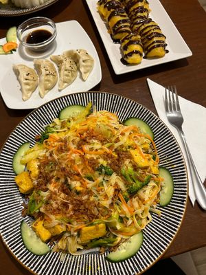 Vegetable steamed dumplings, fried rice noodle with vegetables and tofu, fried banana cake at Sen in Budapest
