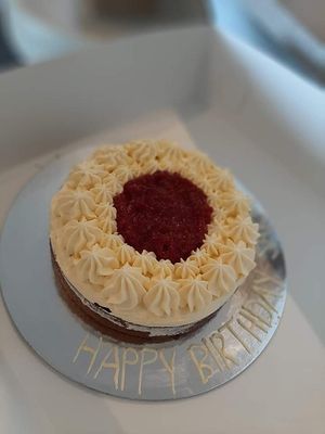 Custom made cake, vegan and gf at Wen & Yen in Auckland