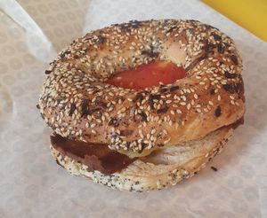 MORNING GLORY HOLE (VG) Facon, Hash Brown, Smoked Applewood "Cheese",

Beef Tomato & Vegan Chilli Mayo at Bross Bagels - St James in Edinburgh