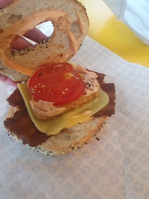 (Inside) MORNING GLORY HOLE (VG) Facon, Hash Brown, Smoked Applewood "Cheese",  Beef Tomato & Vegan Chilli Mayo at Bross Bagels - St James in Edinburgh