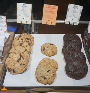 vegan cookies at Flour Artisan Bakery in Seoul