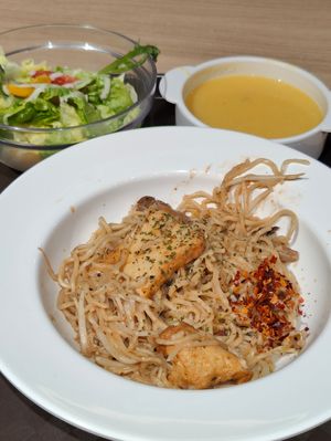 Western food. Picture looks More like dried laksa. 🤣 at Lian Xin - 莲芯膳坊 in Central Singapore