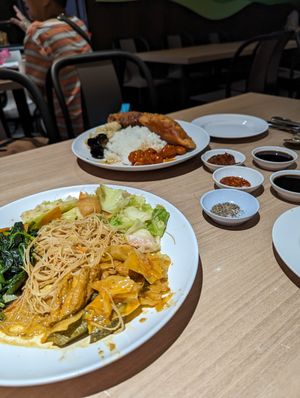 Noodles plus veg sides at Lian Xin - 莲芯膳坊 in Central Singapore