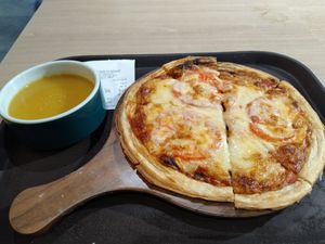 Pizza and pumpkin soup $7 at Lian Xin - 莲芯膳坊 in Central Singapore