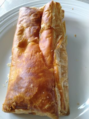 Apple pie $2 at Lian Xin - 莲芯膳坊 in Central Singapore