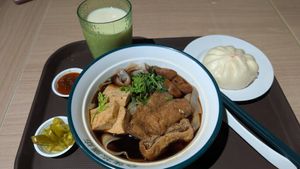 Kway Chap, fresh soy milk and Char Siew bao at Lian Xin - 莲芯膳坊 in Central Singapore