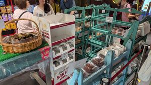 Small area with baked goods at Lian Xin - 莲芯膳坊 in Central Singapore