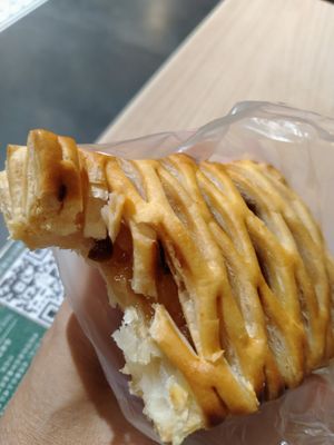 Apple pie $2 at Lian Xin - 莲芯膳坊 in Central Singapore