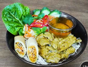 RN3. Bun Xa
Rice Noodles, Lemongrass Nil-chicken, Spring Roll*, Lettuce, Cucumber, Pickled Salad, Mint, Coriander, Homemade Mixed Vegan Fish Sauce. at BUDDHA TASTE in South East London