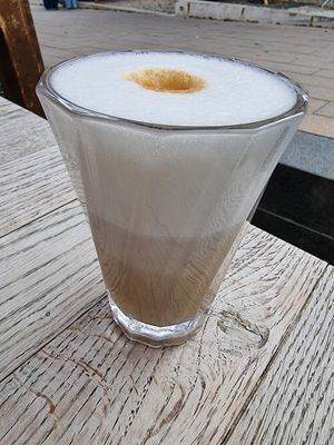 Oatmilk latte macchiato at Pajti Kávézó in Keszthely