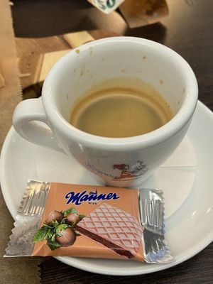 Espresso mit Waffel   at Pizzeria Schlaflos 2 in Frankfurt