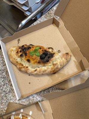 calzone   at Pizzeria Schlaflos 2 in Frankfurt