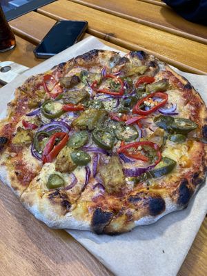vegan spicy chicken pizza   at Pizzeria Schlaflos 2 in Frankfurt