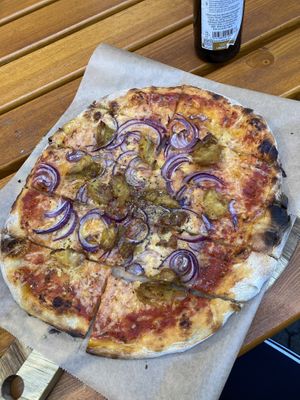 vegan chicken pizza   at Pizzeria Schlaflos 2 in Frankfurt