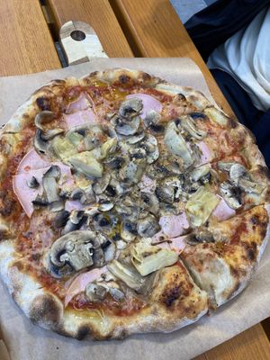 schlaflos pizza  at Pizzeria Schlaflos 2 in Frankfurt