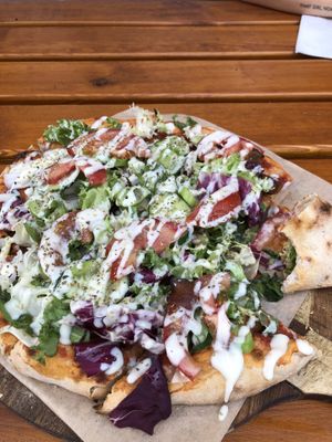 Döner Style Pizza (omitted the vegan cheese, not necessary, as this is delish!) - 9,50€  at Pizzeria Schlaflos 2 in Frankfurt