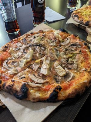 pizza at Pizzeria Schlaflos 2 in Frankfurt