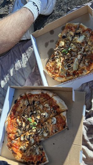 Pizza Funghi, 1x mit Extra Artischocken #Veganuary at Pizzeria Schlaflos 2 in Frankfurt