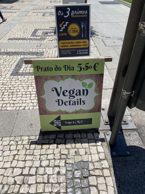 Sign outside   at Vegan Details in Braga