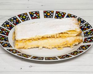 Tarte de massa folhada com creme / Puff pastry pie with cream at Vegan Details in Braga