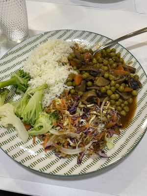 Mushroom and pea stew with veg, rice and slaw  at Vegan Details in Braga