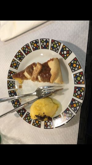 Apple 🍎 pie with mango icecream   at Vegan Details in Braga
