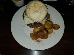 hamburguesa corona boreal at VEGANO El Buen Alimento in Cali