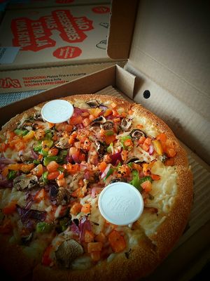 Pizza vegan personalizada ❤️ at Pizza Hut in Braga