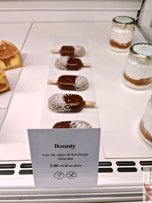 Bounty Eskimo  at Clara Jung Pâtisserie in Montpellier