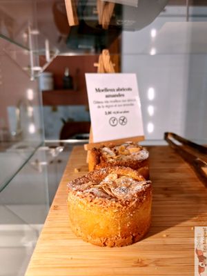 Apricot almond moelleux at Clara Jung Pâtisserie in Montpellier