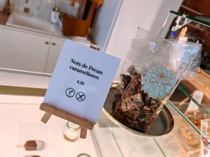 Caramelized pecans at Clara Jung Pâtisserie in Montpellier
