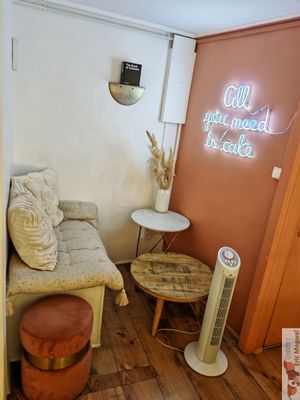 Upstairs seats at Clara Jung Pâtisserie in Montpellier