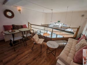 Upstairs seats at Clara Jung Pâtisserie in Montpellier