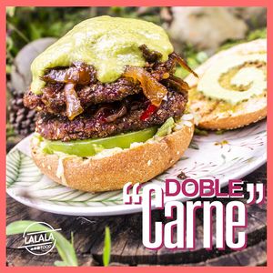 PAN VEGANO, 2 porciondes de 90GR DE “CARNE” VEGANA, LECHUGA, TOMATE, 
CEBOLLA Y PIMENTÓN CARAMELIZADO, LALALA, LELA Y MADURO. at Lalala Foods in Cali