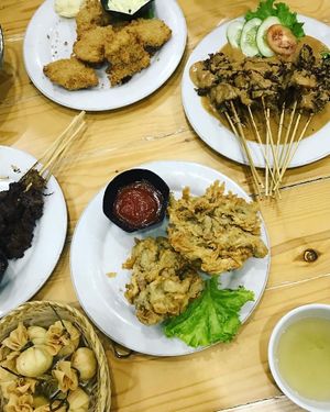 Crispy nuggets, Fancy Nut Satay, Kitchen Fried Chi-Chi at Loving Hut - Jatinegara in Jakarta