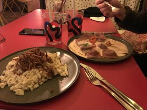 Käsespätzle und Ravioli mit Karamell-Soße  at Vida Loco in Rosenheim