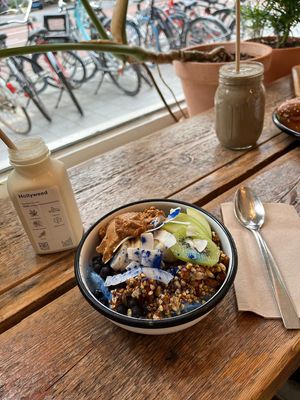 Blue Magic bowl (with extra PB)  at Wild & The Moon - Van Woustraat in Amsterdam