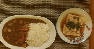 Japanse curry met tofu als bijgerecht at BIWAKO in Budapest