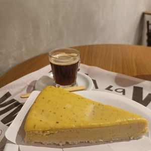 Torta de laranja (chocolate branco, laranja e castanha do Pará) at Viva la Vegan in Curitiba