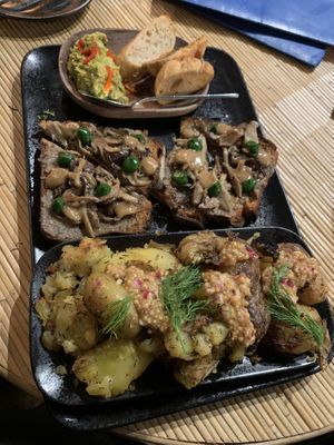 Trio of tapas  at Drinks & Co in Paris